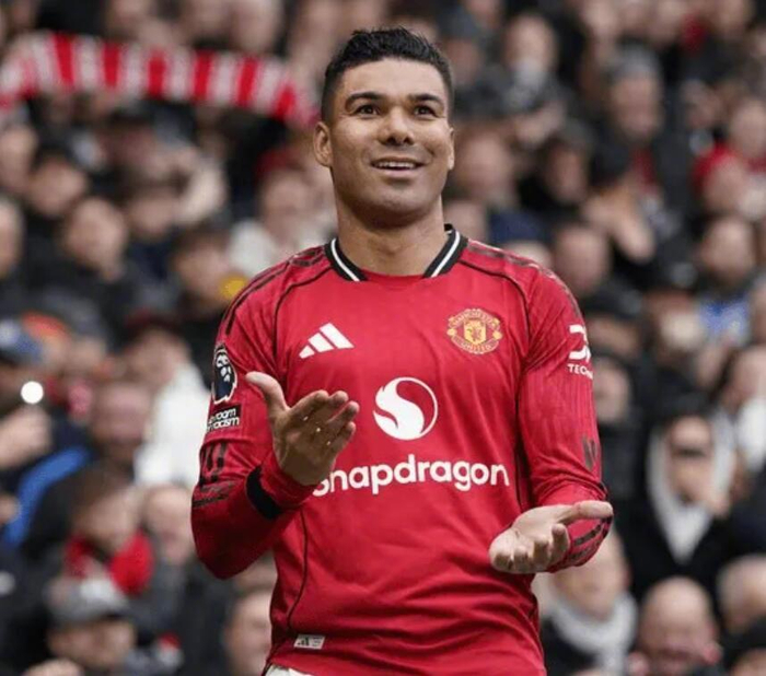 C罗力邀卡塞米罗加盟利雅得胜利，巴西中场成转会焦点|克里斯蒂亚诺·罗纳尔多|曼联|利雅得胜利足球俱乐部|马卡报|球队_新浪体育_新浪新闻